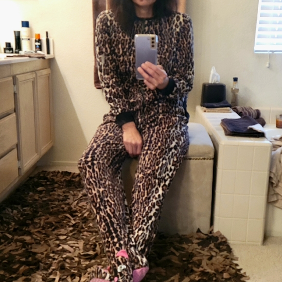 Nick & Nora Leapard Onsie size small - Picture 8 of 8